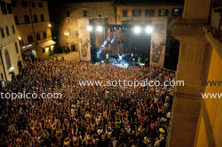 Foto concerto live LORENZO JOVANOTTI CHERUBINI 
4 Agosto 2013 
Cortona Mix Festival 2013 
Piazza Signorelli 
Cortona (Ar) 
 
pubblico