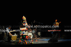 Foto concerto live FRAGIL VIDA  
Kilowatt Festival 
Chiostro di santa Chiara  
Sansepolcro 29 Luglio 2011 