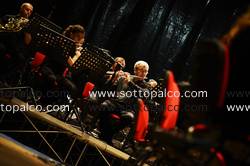 Foto concerto live PFM IN CLASSIC 
con Orchestra Sinfonica di Asti 
diretta dal Maestro Alessandro Cadario 
Piazza della Cattedrale 
Asti 6 Settembre 2013 
