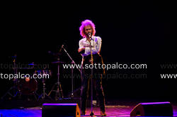 Foto concerto live TRICARICO 
accompagnato al piano da Michele Fazio 
Opening Act: 
Littzie 
Martina Roasio 
Malvezzi 
Palco 19 
Asti 20 Novembre 2015