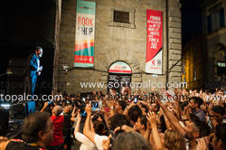 Foto concerto live LORENZO JOVANOTTI CHERUBINI 
4 Agosto 2013 
Cortona Mix Festival 2013 
Piazza Signorelli 
Cortona (Ar)